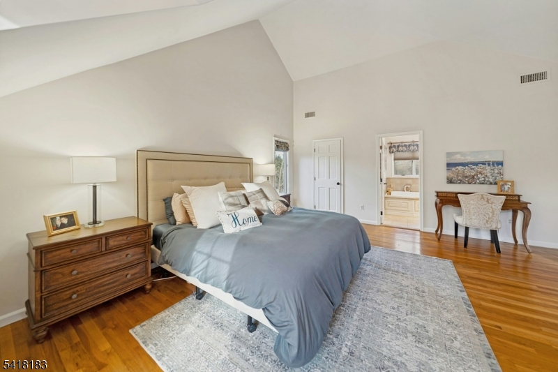 1 Laurel Ct