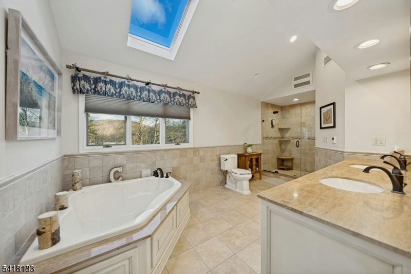 1 Laurel Ct