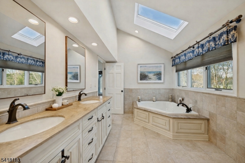 1 Laurel Ct