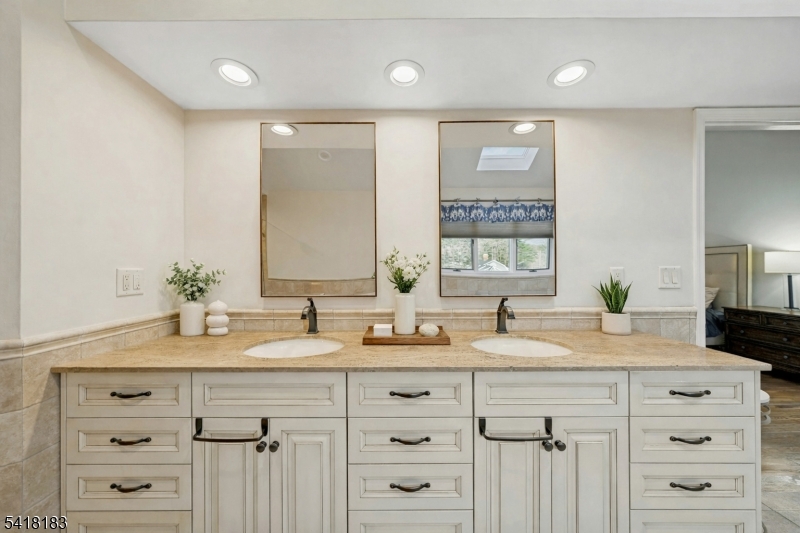 1 Laurel Ct