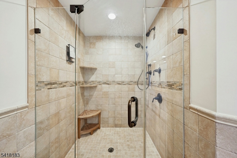 1 Laurel Ct