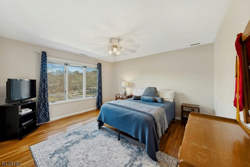 1 Laurel Ct