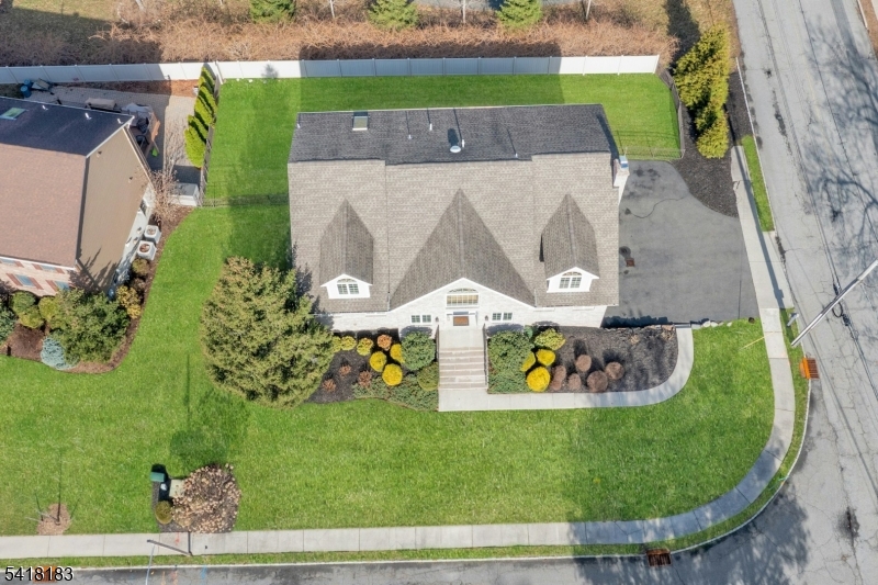 1 Laurel Ct