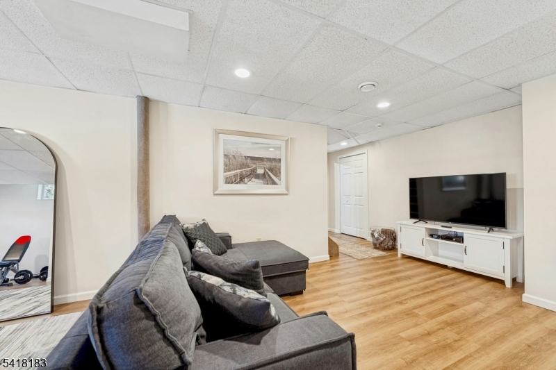 1 Laurel Ct