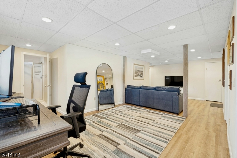 1 Laurel Ct