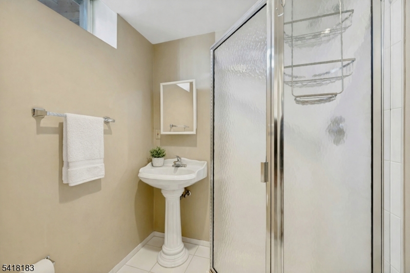 1 Laurel Ct