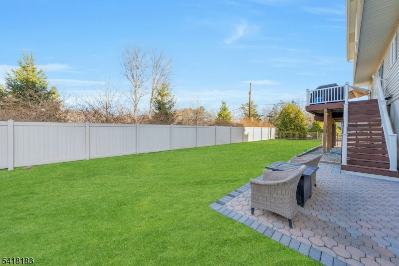 1 Laurel Ct