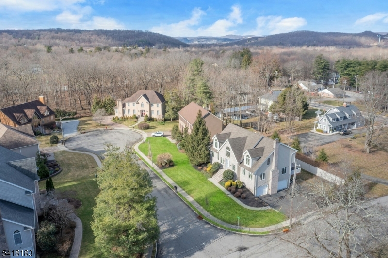 1 Laurel Ct