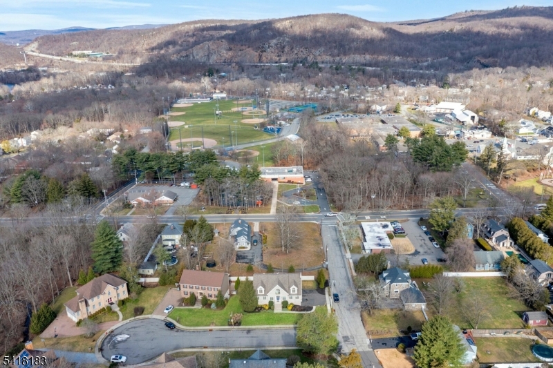 1 Laurel Ct