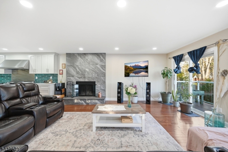 630 Warwick Tpke