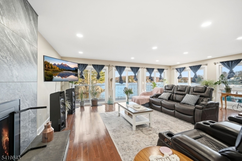 630 Warwick Tpke
