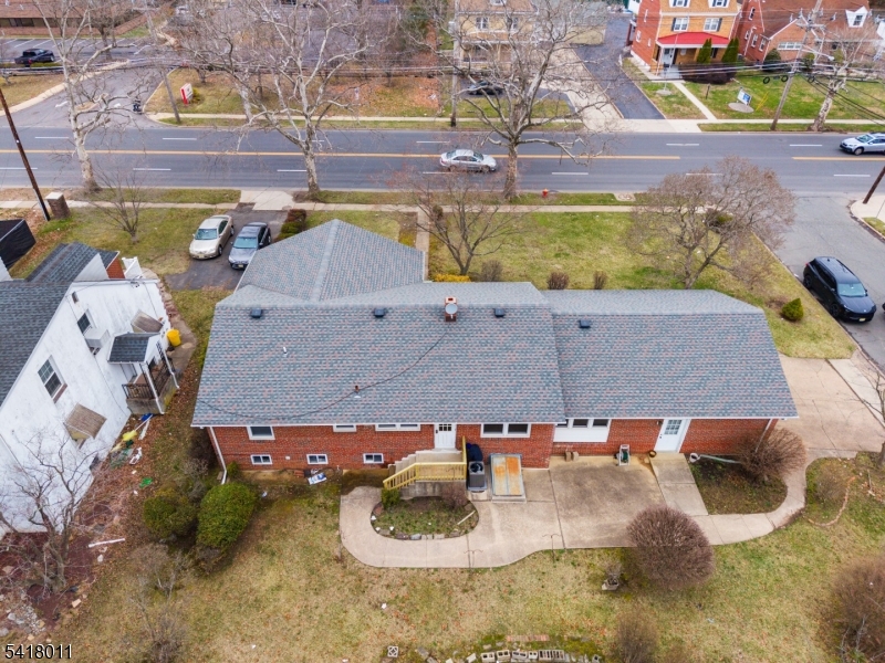 1205 Parkway Ave