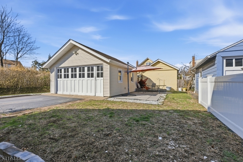 7 Henderson Blvd