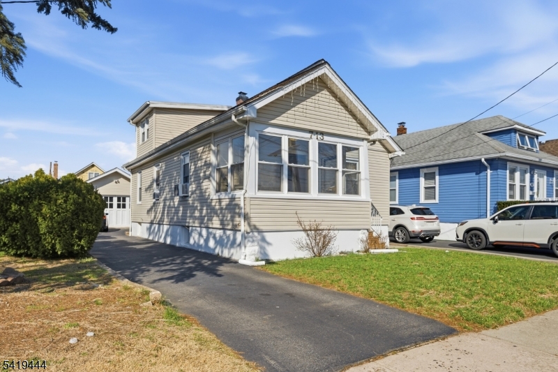 7 Henderson Blvd