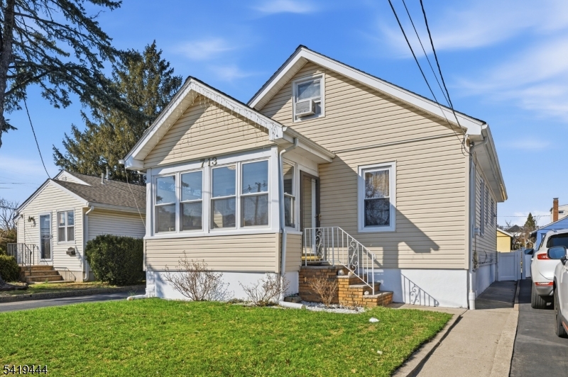 7 Henderson Blvd