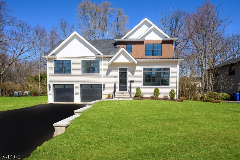 32 W Mcclellan Ave
