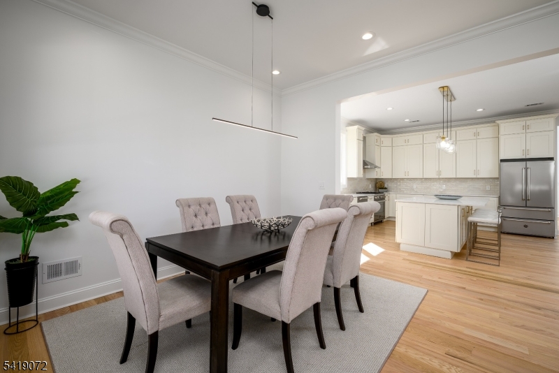 32 W Mcclellan Ave