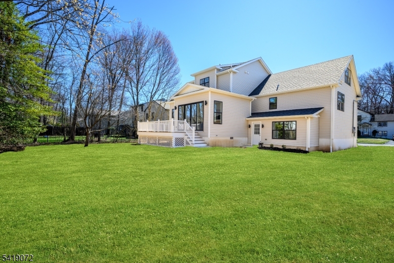 32 W Mcclellan Ave