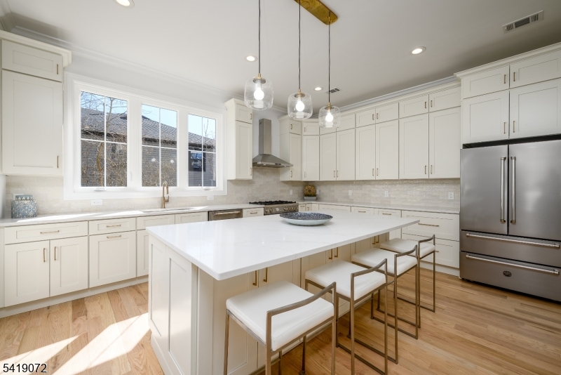 32 W Mcclellan Ave