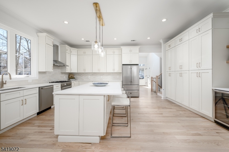 32 W Mcclellan Ave