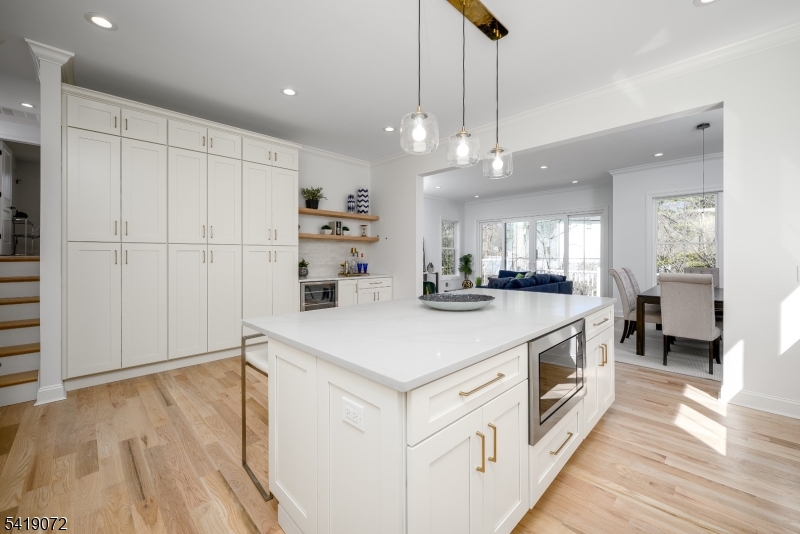 32 W Mcclellan Ave