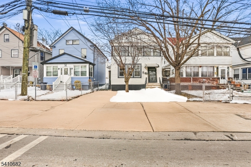 143 Smith St