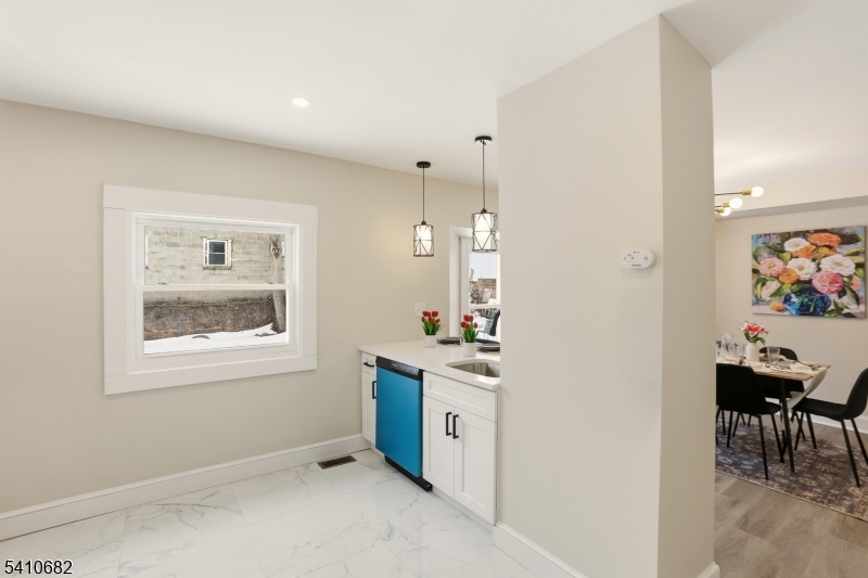 143 Smith St