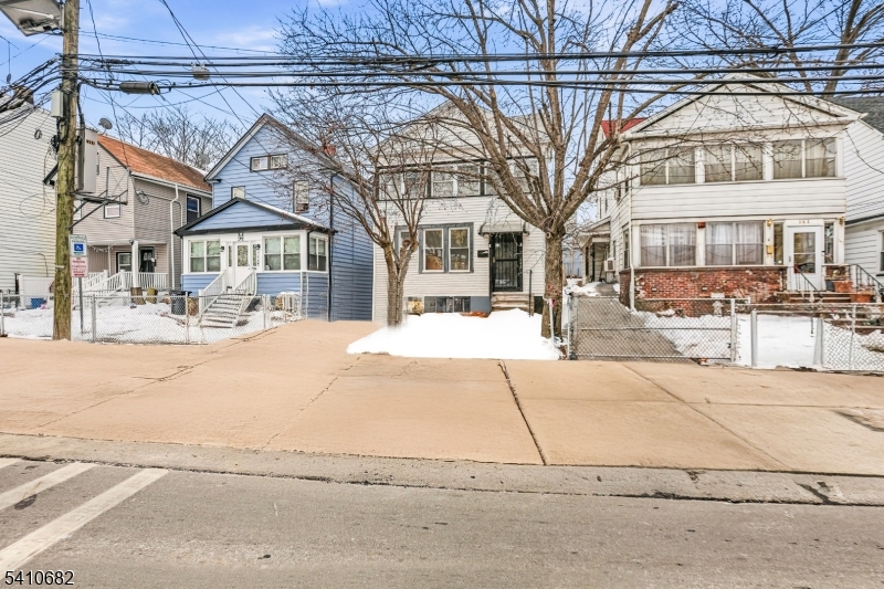 143 Smith St