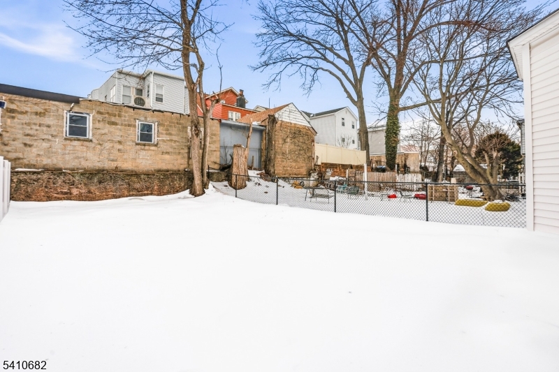 143 Smith St