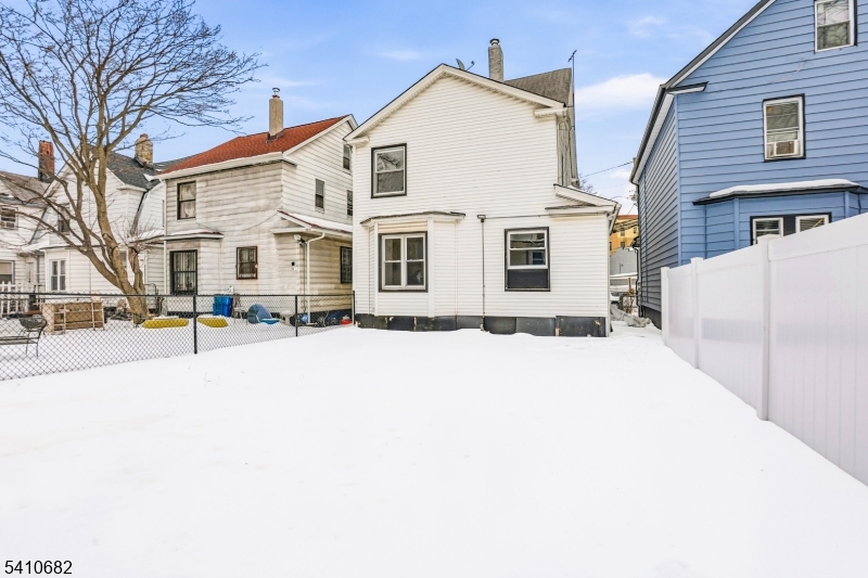 143 Smith St