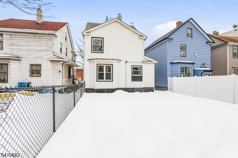 143 Smith St