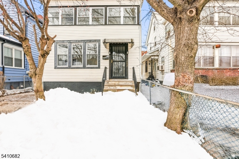 143 Smith St
