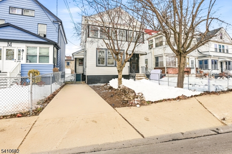 143 Smith St