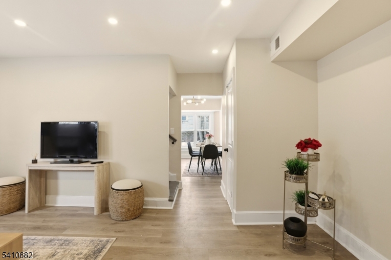 143 Smith St
