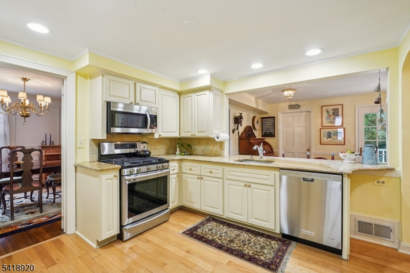 66 Springbrook Rd
