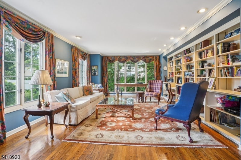 66 Springbrook Rd