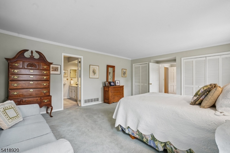 66 Springbrook Rd