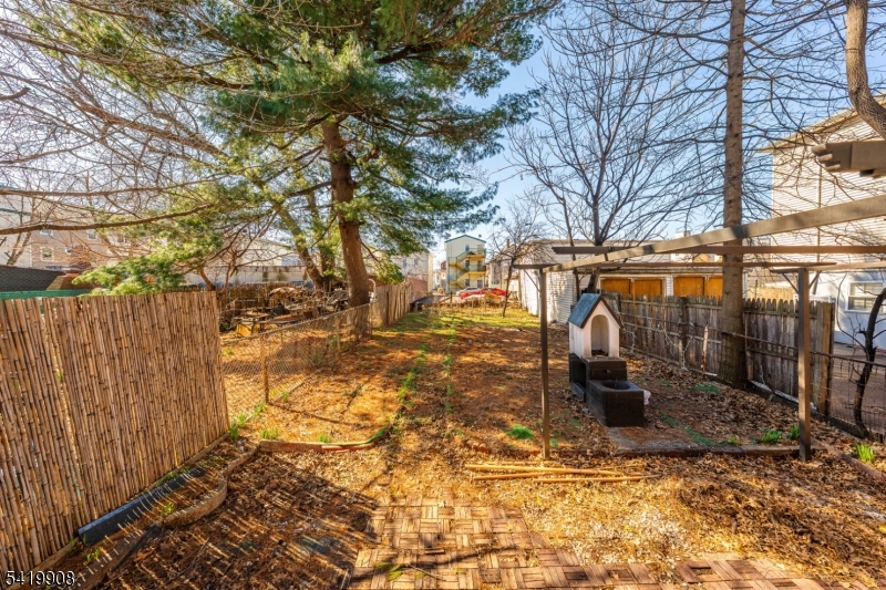 838 Rebecca Pl