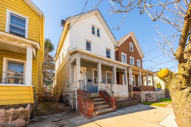 838 Rebecca Pl