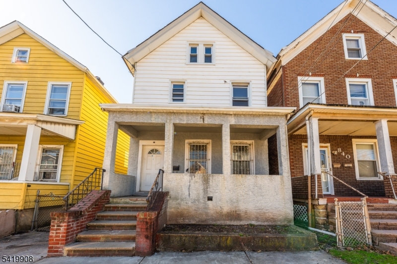 838 Rebecca Pl
