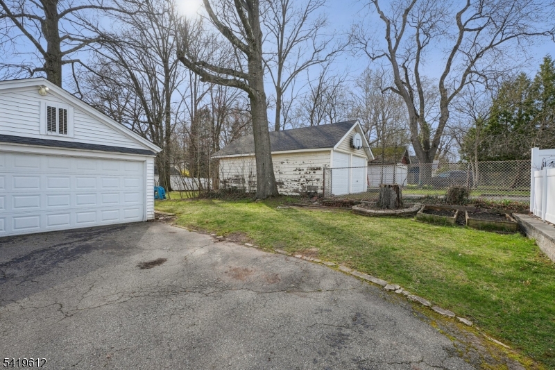 39 Boyden Ave