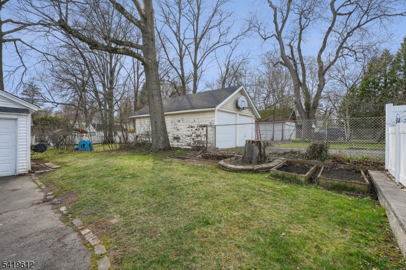 39 Boyden Ave