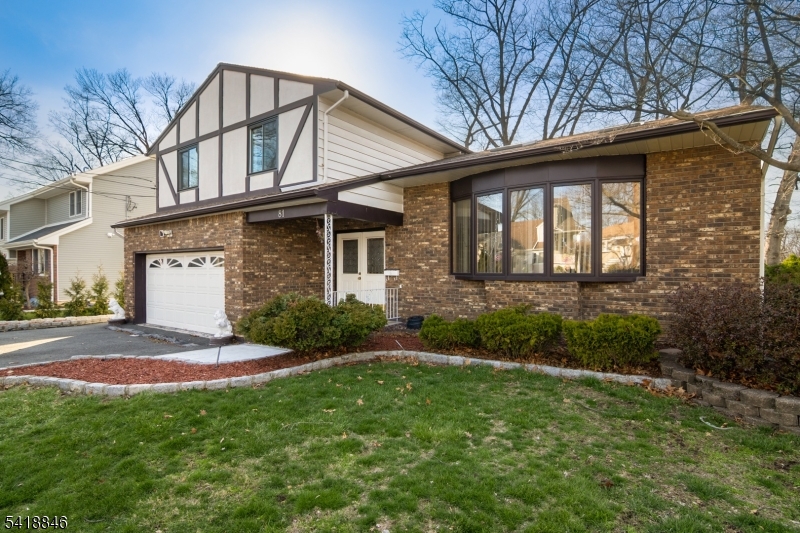 81 Hastings Ave