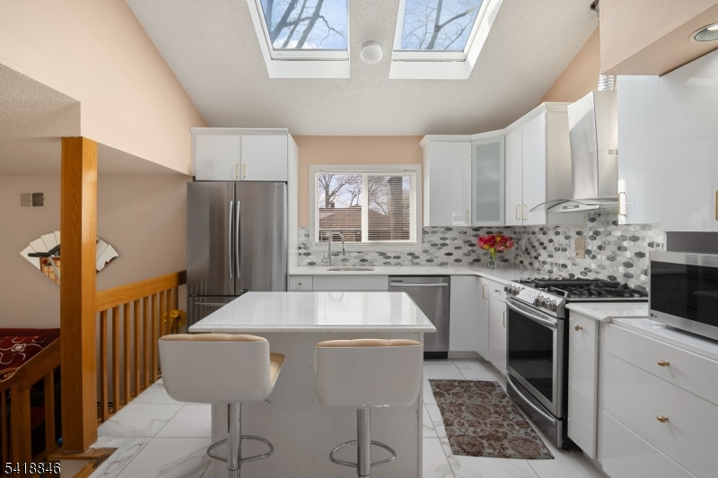 81 Hastings Ave