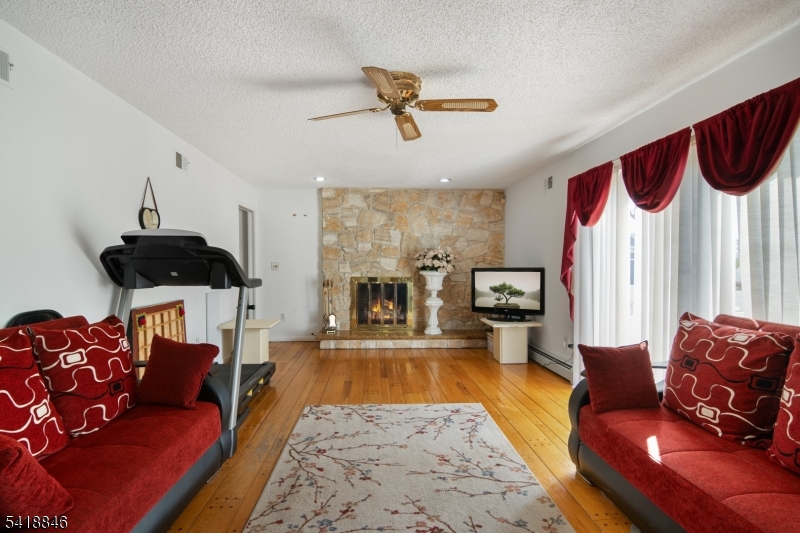 81 Hastings Ave