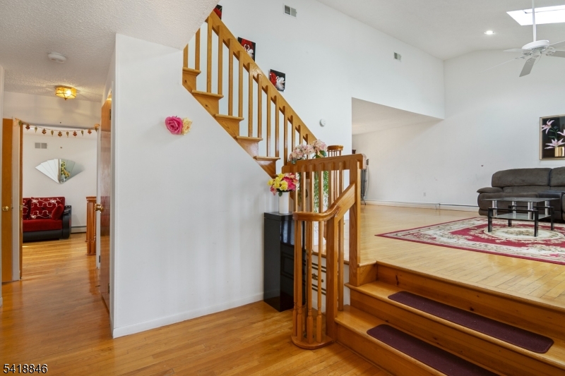 81 Hastings Ave