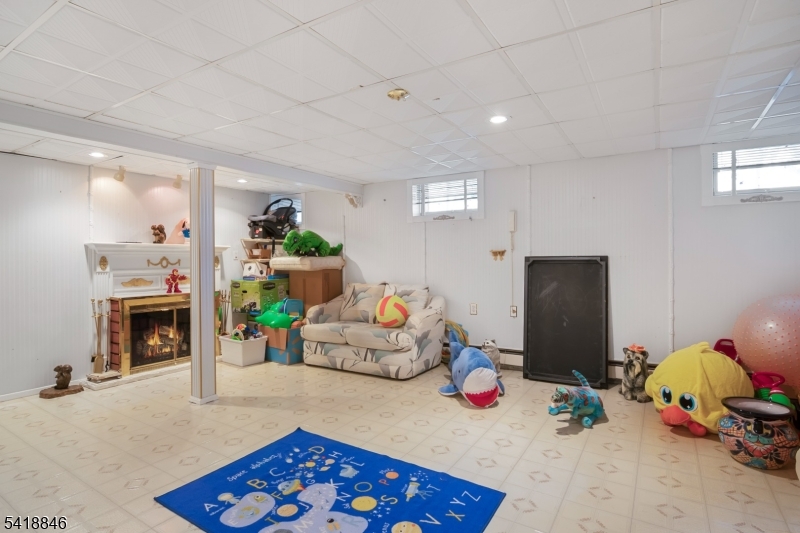 81 Hastings Ave