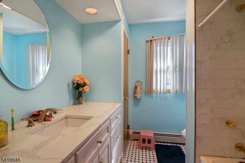 81 Hastings Ave