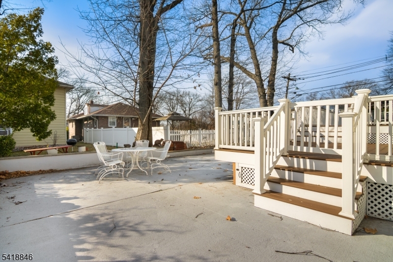 81 Hastings Ave