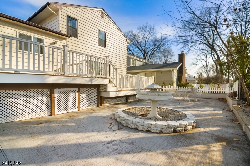 81 Hastings Ave